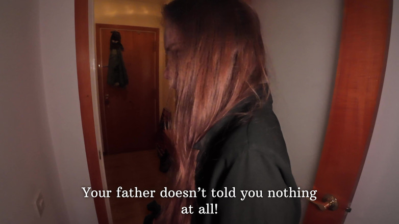 Alexa Poshspicy: POV: 継母のバイブレーターを見つけたところ、継母はそれがどのように機能するかを見せることに同意してくれました