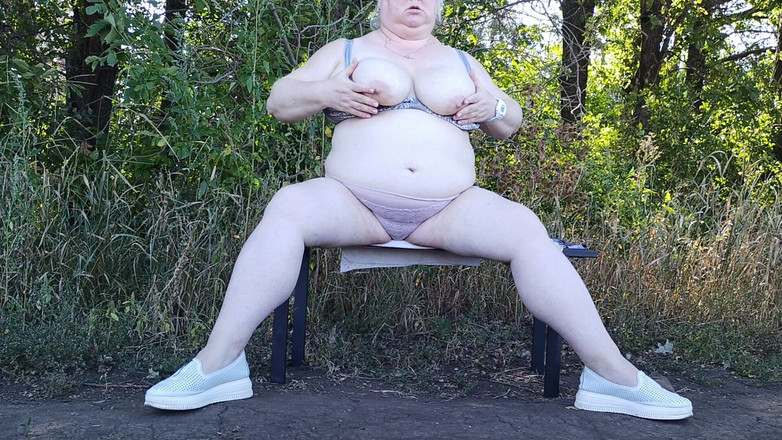 Zona901: Um amigo no parque se despi e se masturba em...