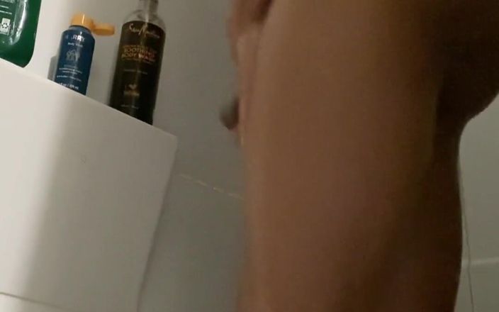 Kimora Creams: Gadis trans tubuh langsing menggodamu di kamar mandi