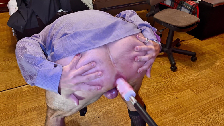 Werther1: 笼子里贞小的商人是通过性机器直到性高潮的