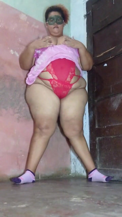 Gordita Culo Rico: Mama goală în baie.