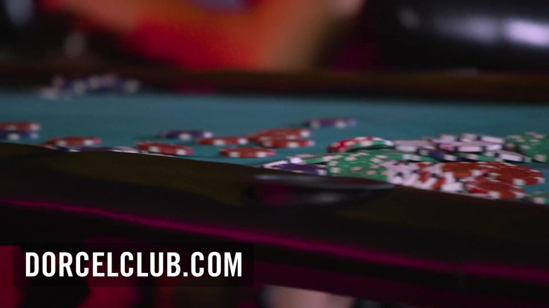 Dorcel Club: Piacere condiviso con 2 belle brune