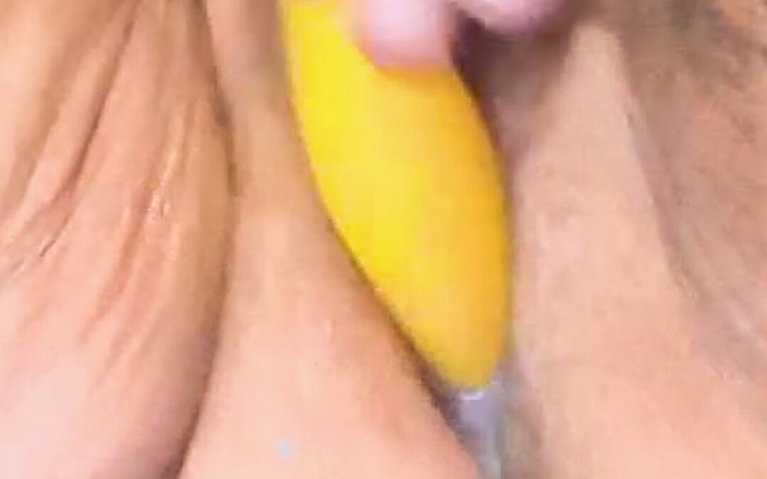 HerculesnVENUS: ¿Pero papi dónde estás poniendo tu banana? Mami no lo...