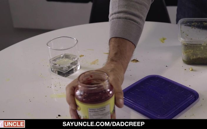 Say Uncle: Tatăcreep video gratuit