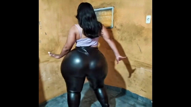 Xprohibidox1: Quần legging da mông to Movingko.