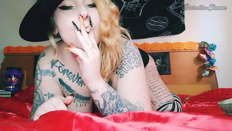 Estrella Steam: Witch smokes while playing with the smoke