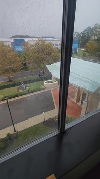 Трахаю девушку в окне отеля