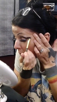 Maquillage des lèvres aux cils
