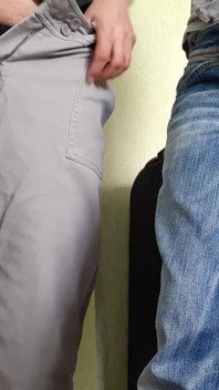 Saya dan ibu tiri matang melancap dalam seluar jeans