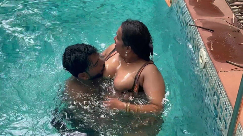 Kamasutra61: Video viral mms viral pasangan hot india ngentot di kolam...