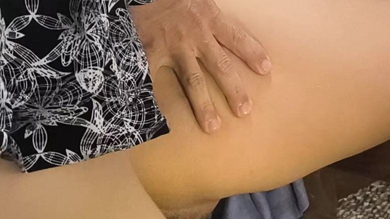 NEGRITA SEXY: 모자를 쓴 60세 남성이 나를 창녀로 사용합니다.