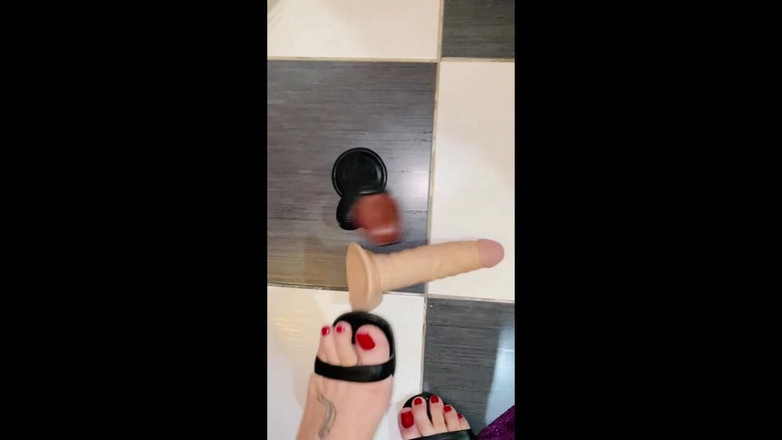 Mistressrola: Đánh cu giả mạnh bạo