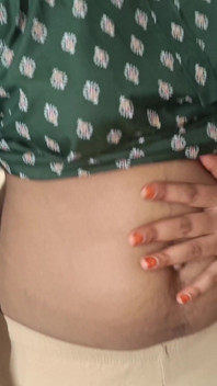 热辣女同的家庭主妇