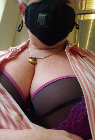 Uk Joolz: Titty Tease on the Tube!