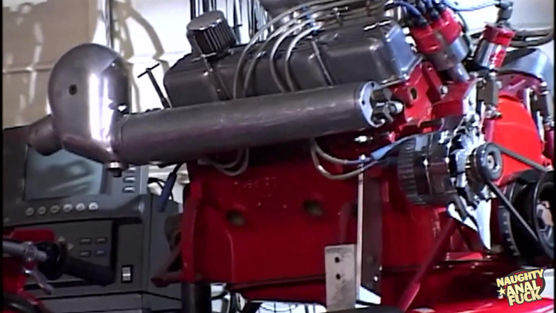 Naughty anal fuck: 幸運な二人が金髪の友人を両方の穴に押し込める