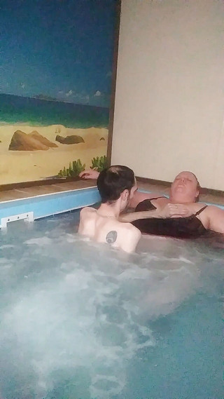 VivianDimondBBW: Vyprstěná, pak saji toho ptáka a šukám prsy, dokud se mi...