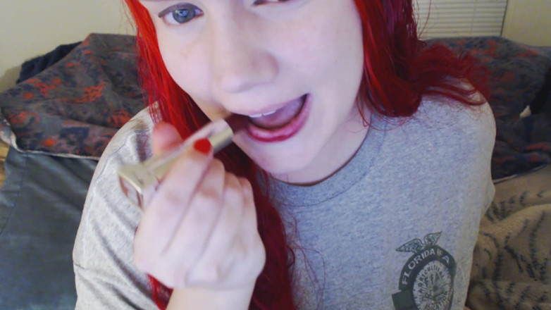 Scarlet Vixen: Fetish bibir dan mulut – gincu panas merah