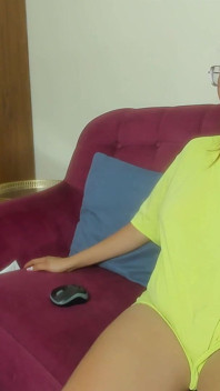 Une Latina À Gros Nichons Veut Se Faire Baiser Avec Ses Gros Seins Et Son Cul