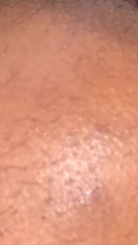 我的女朋友舔了我的屁股，用她的舌头离开了，还吮吸了我的鸡巴
