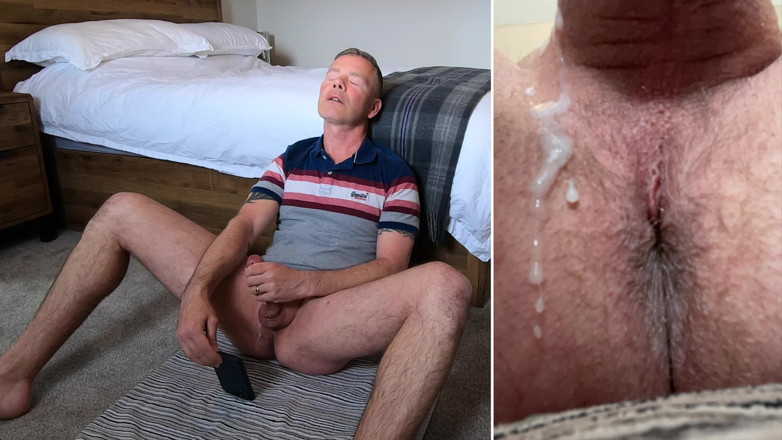 NakedFoxx: Zuckendes orgasmus-arschloch mit sperma tropft - geteilte bildschirmansicht