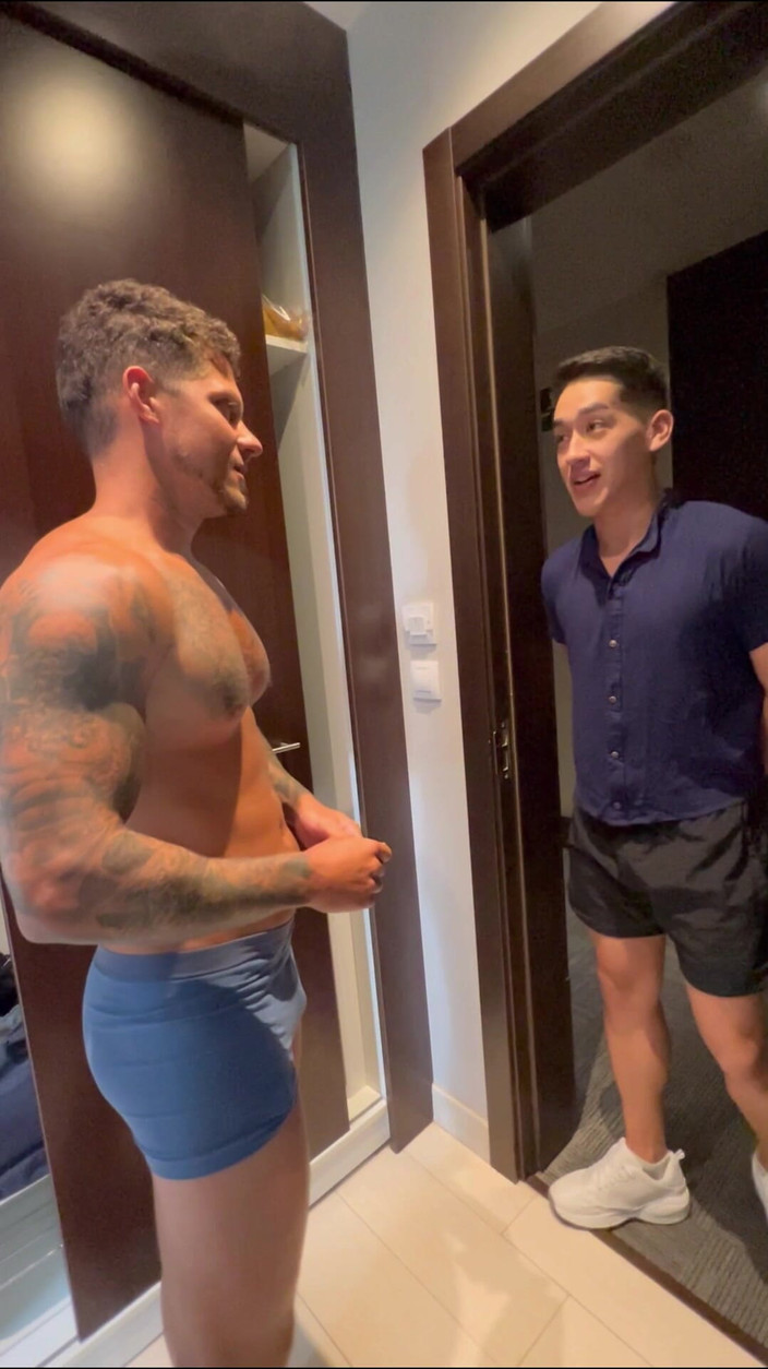 Johnny Hakson: Гетеро мускулистая спаривается с моей огромной задницей