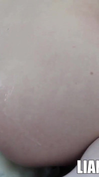 Gadis transeksual Transerotica Lianna Lawson bermain dubur dengan dildo