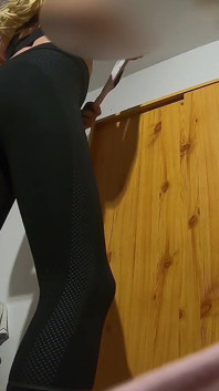 Crossdresser spolubydlící se převléká