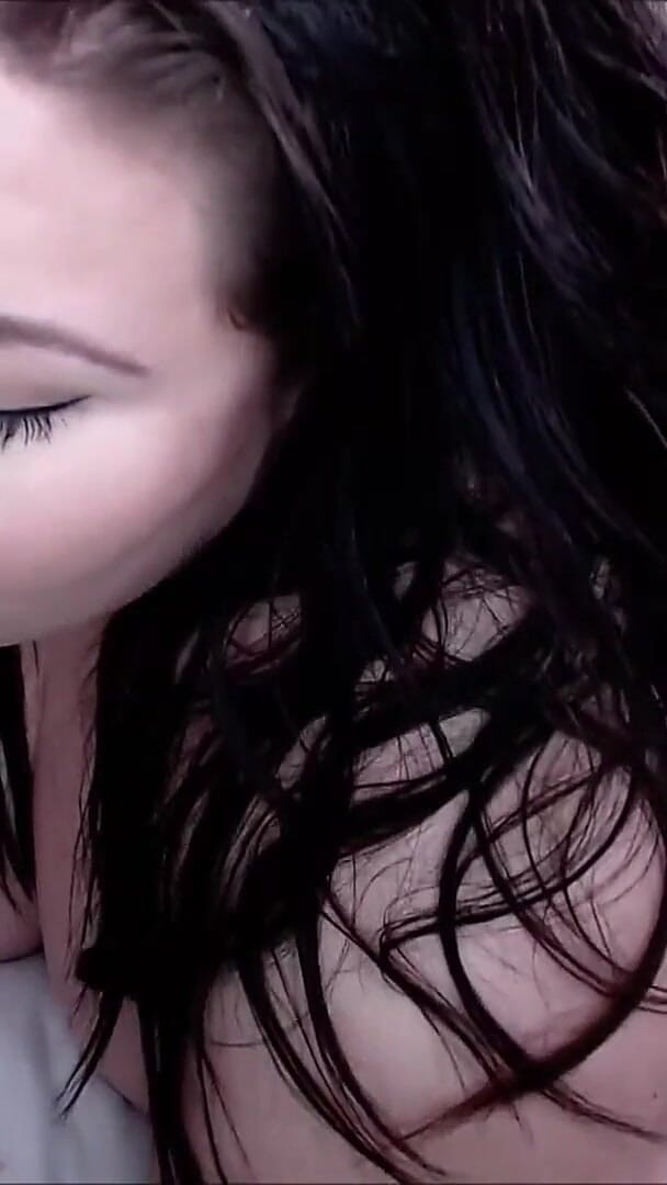Sensual Eye Contact BJ (Kiki Plump Ass)