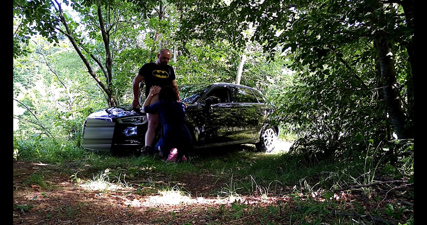 Toilet Mommy: De pik van een collega zuigen