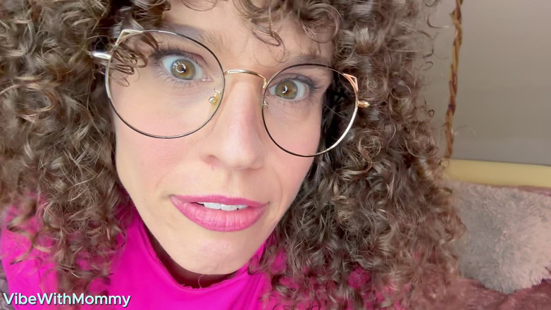 VibeWithMommy: Ibu tiri ngajarin seks dan posisi amazon