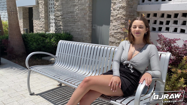 BJ Raw: Blowjob, bläst eine ladung auf bella lunas gesicht
