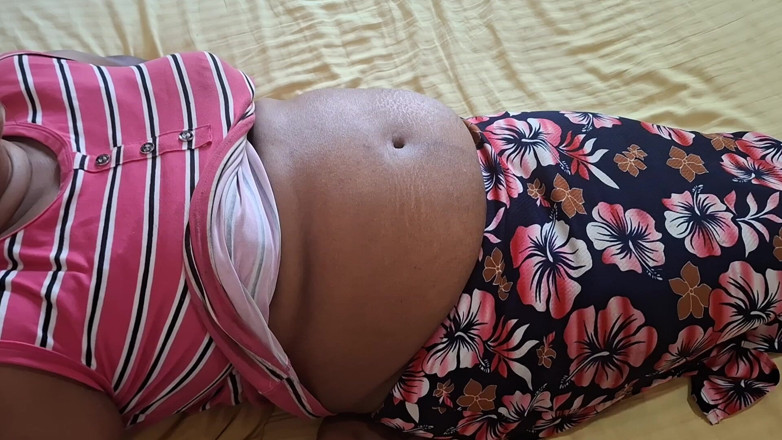 Teena New: Milf madrasta descansando na cama