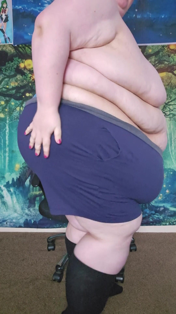 SSBBWLadyBrads: SSBBW coloca roupas depois do banho