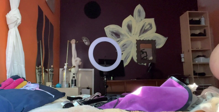 VibeWithMommy: Weer rondsluipen met stiefmoeder! Alleen deze keer. Jullie zijn daar...