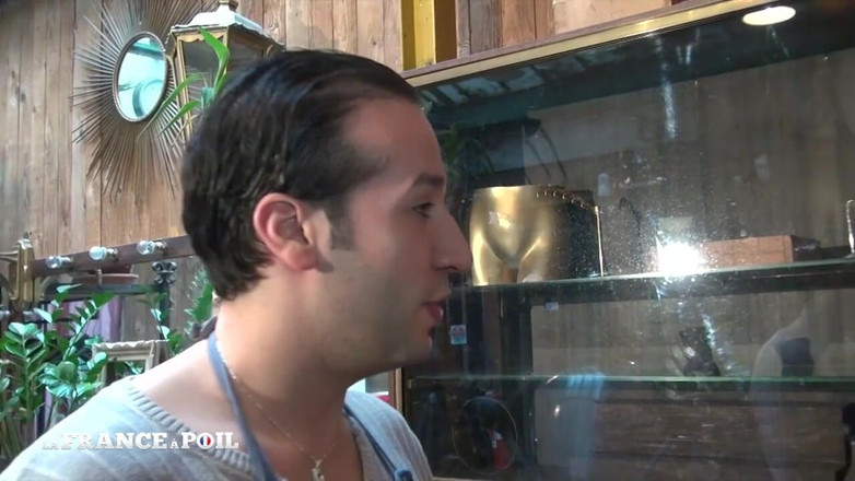 French BDSM: Стриптизерка змішаної раси трахає механіка-скутер у своєму гаражі