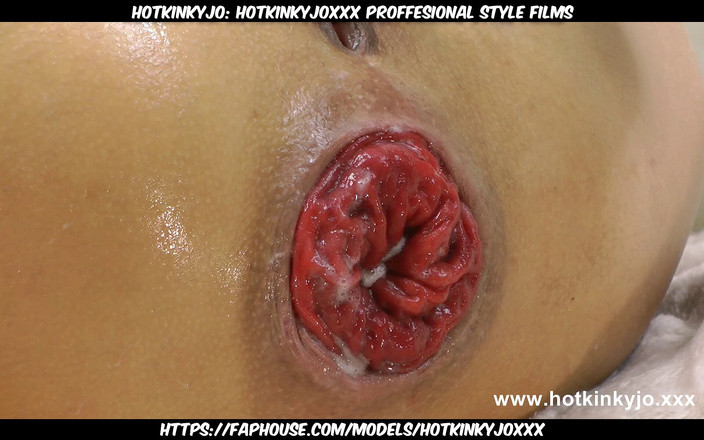 Hotkinkyjo: Hotkinkyjoxxx proffesional style films: Hotkinkyjo в темно-синем платье, анальный фистинг и пролапс на белом диване