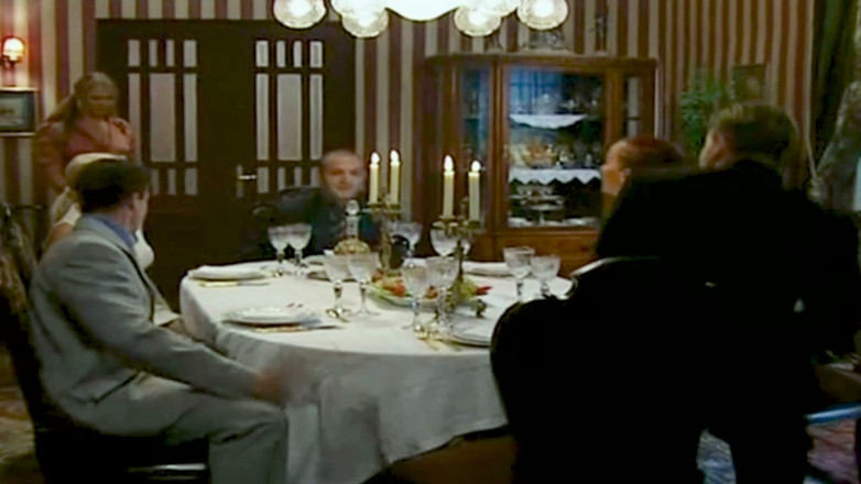 Luxury Porn Channel: Cena con amigos termina en trampa anal.