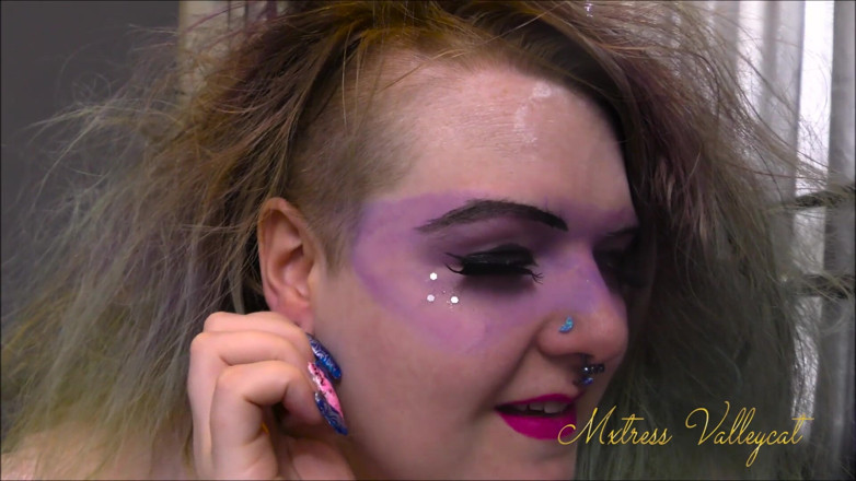 Mxtress Valleycat: Get me something pretty for my face