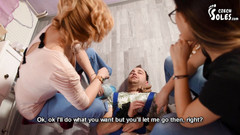 Czech Soles - foot fetish content: Neslušný údržbář se poučí pod jejich 4 dominantními chodidly