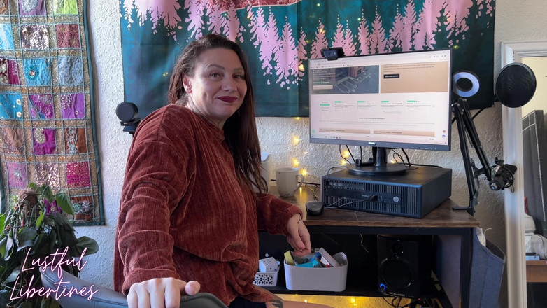 Lustful Libertines: Accidentally Slipped My Dick Into Stepsisters Hairy MILF Pussy