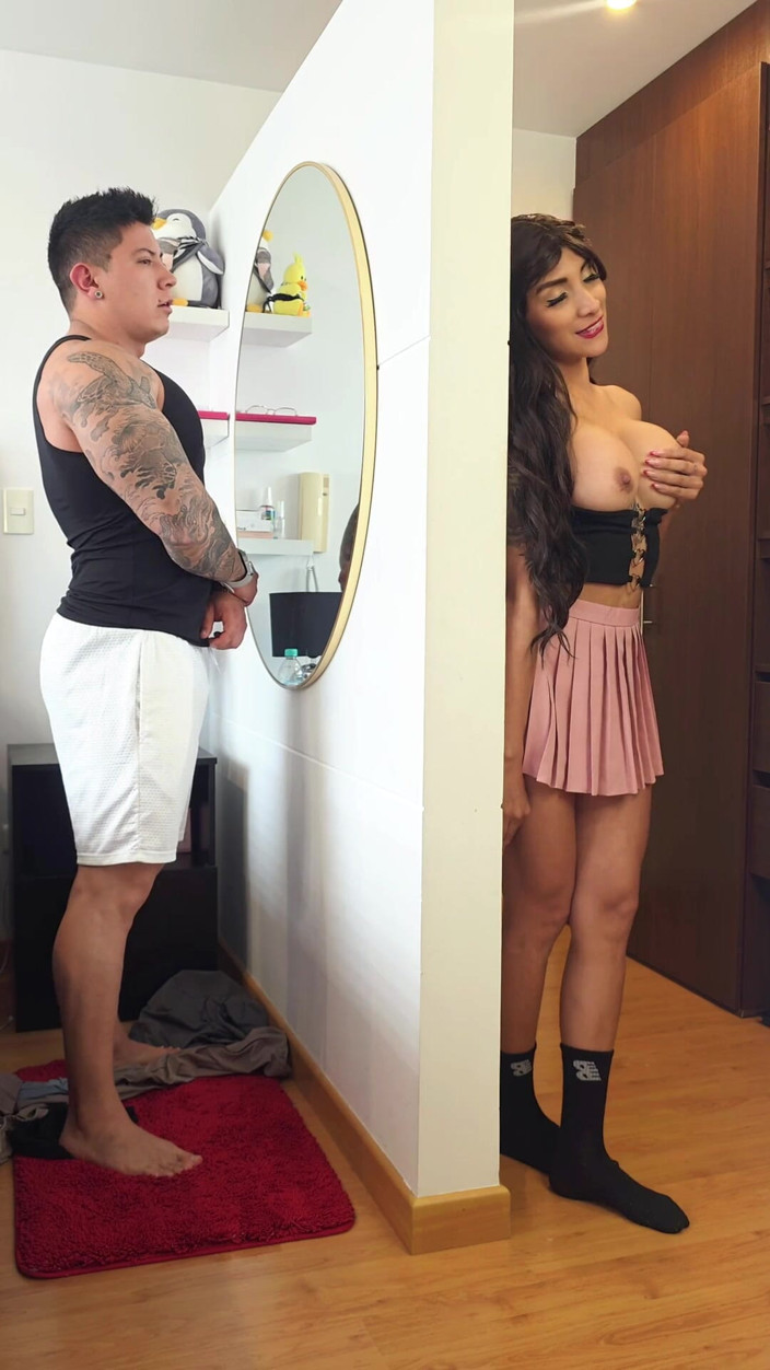 Winter_steph: Wow! La sorellastra si masturba nella mia stanza?! Le ho...