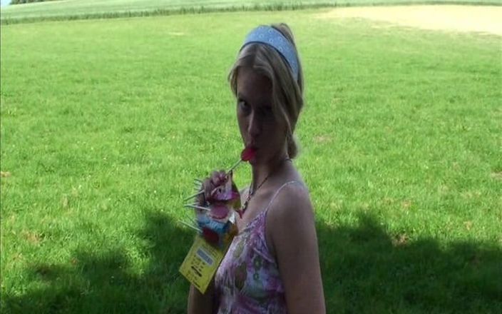 Blondehexe: 長く吹くコックからの無邪気さ