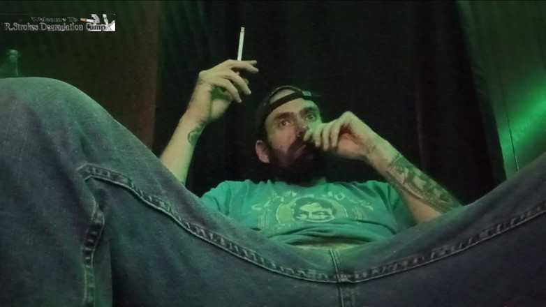 Rob Strokes: Sessizce sigara içiyor