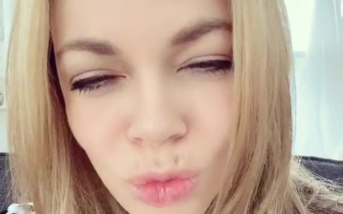Alicia Rhodes: Videoclip cu micuța obraznică, mulțumesc