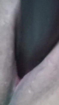 Sexig filippinsk MILf njuter av sin aubergine
