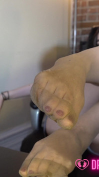 Nina's Smelly Nylon Feet - dreamgirls in Socks