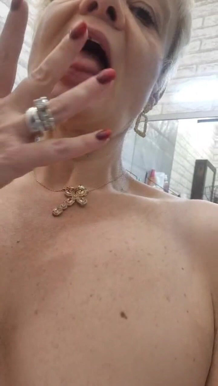 Sofy13: Hai, Anda datang untuk menemukan MILF dewasa slutty yang menyukai...