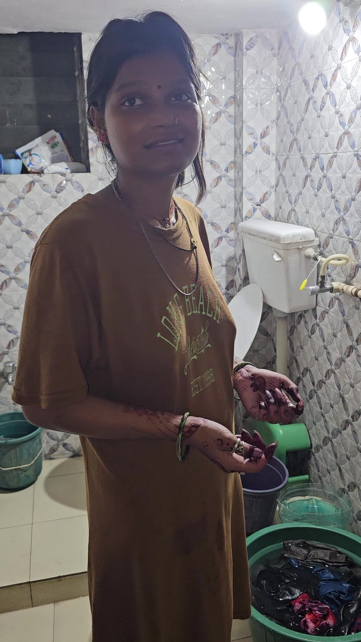 Aalox: Une desi indienne sexy se fait baiser par la chatte étroite,...