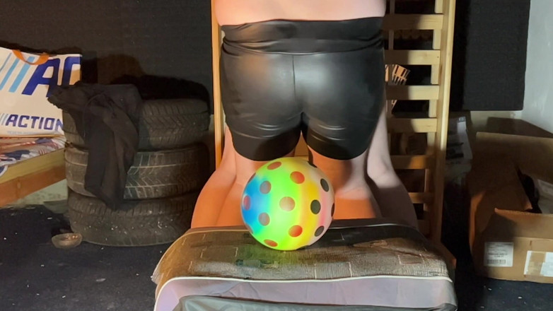 BeachBallsDuo: ¡Cinco bolas de goma muy suaves fueron aplastadas con nuestros...