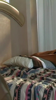 Beauté Exotique Jeune Fille Chevauche Un Gros Sexe À La Recherche D’un Orgasme Intense